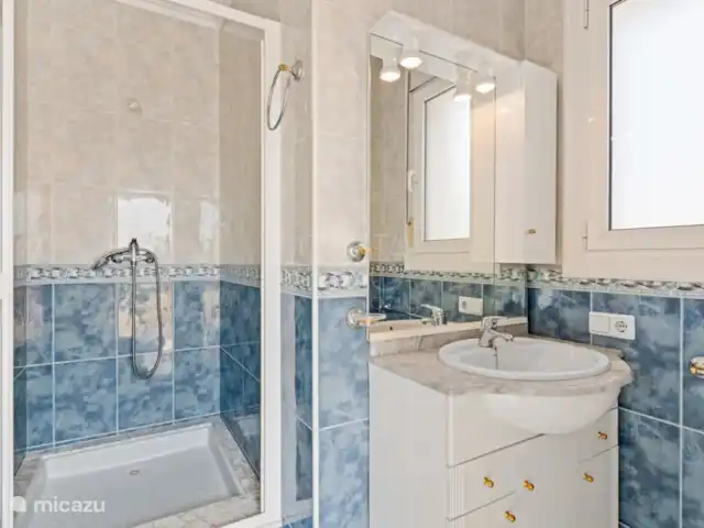 Badkamer 3 van slaapkamer 3.